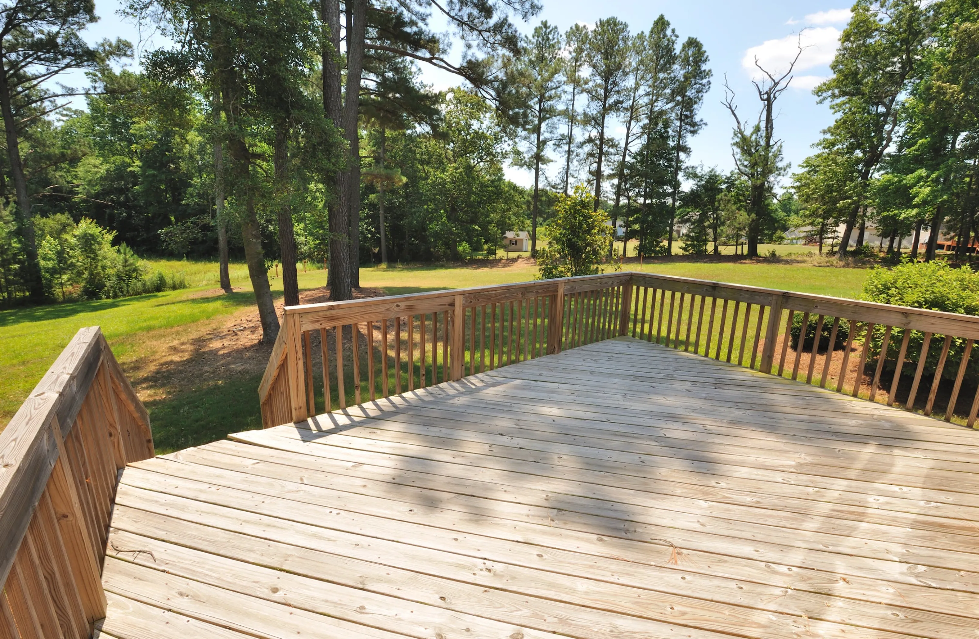 Expert deck construction and deck resurfacing Chattanooga - wooden deck install